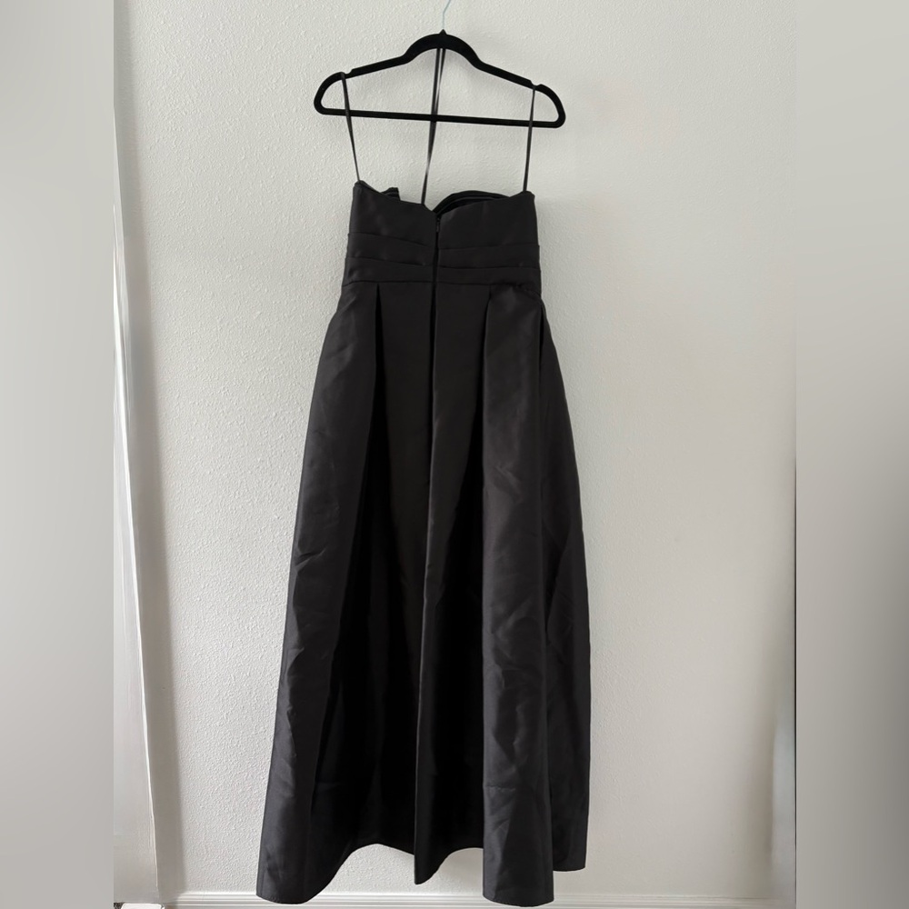 Elegant Donna Karan Black Strapless Dress - Picture 4 of 8